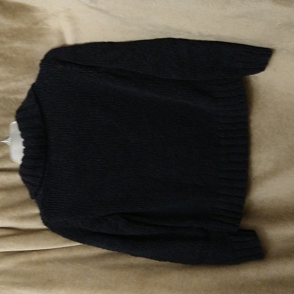 Women's Liz Claiborne sweater size Petite Medium, black - Picture 3 of 3